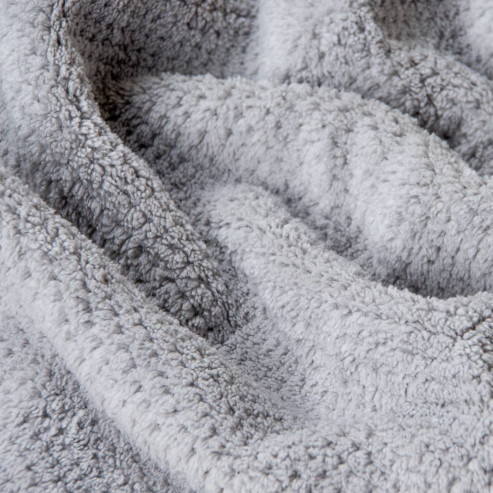 VOLO Hero Hair Towel- Luna Gray Luxe Tube
: Luna Gray